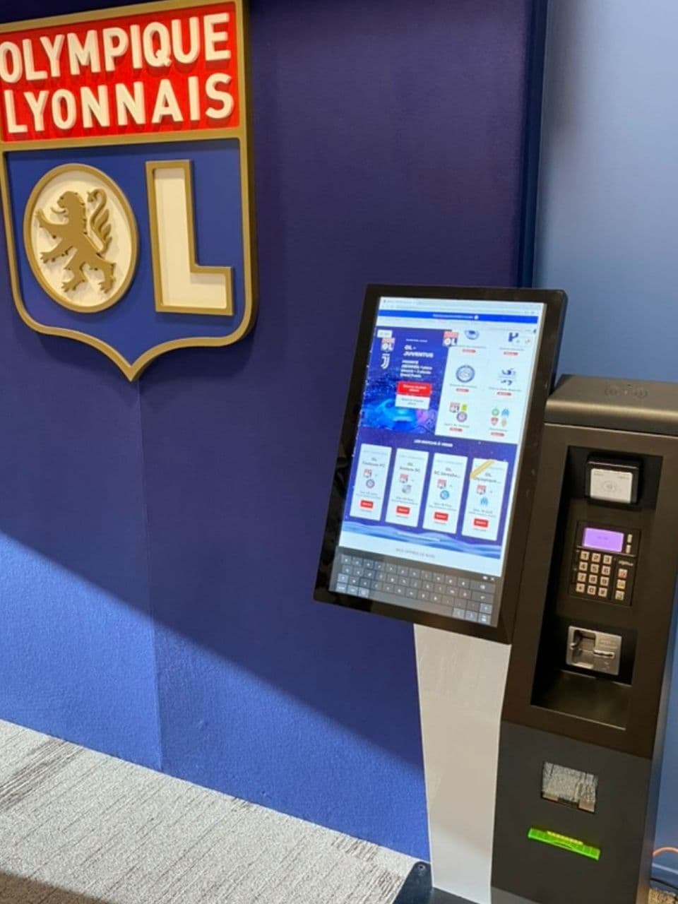 Borne Olympique Lyonnais Billetterie Cashless Merchandising